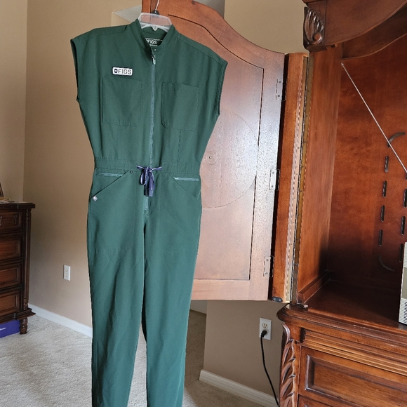 FIGS BRITISH RACING GREEN SCRUB JUMPSUIT. - Picture 1 of 4